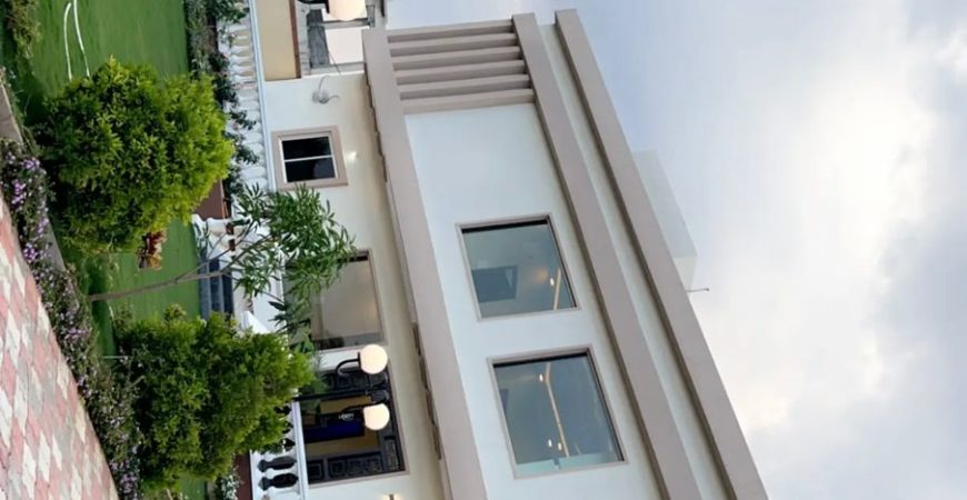 950 sqyrd East facing farmhouse in Hyderabad