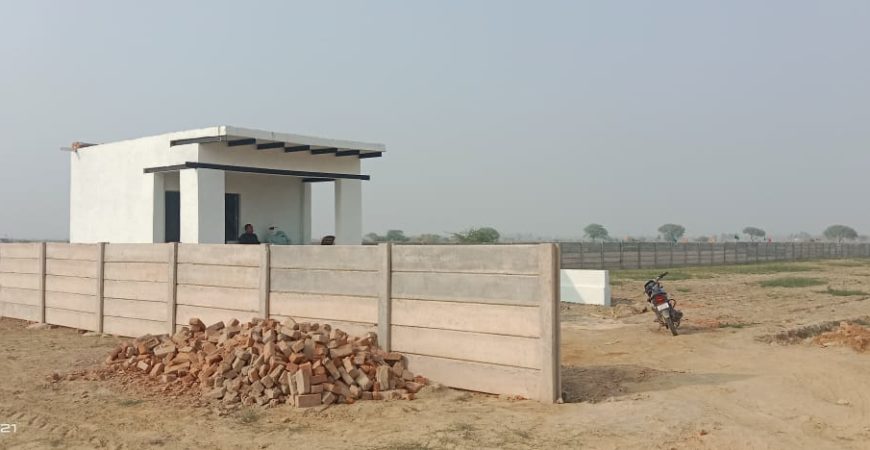 1000 Sq Yards Farmhouse for sale in Aligarh UP